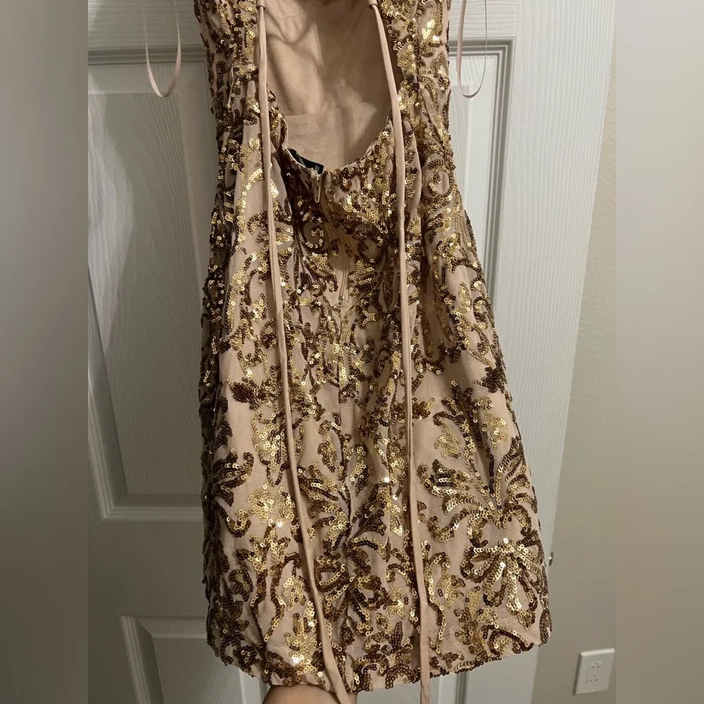 WINDSOR GOLD DRESS SIZE SMALL WORN ONLY ONCE - Picture 6 of 8